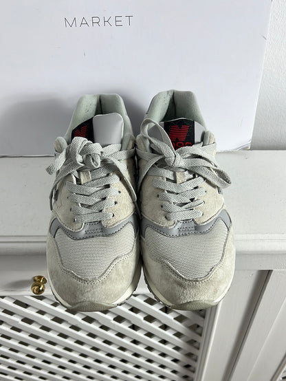 NEW BALANCE. Zapatillas deportivas tonos grises. T 43