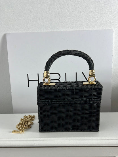 ZARA. Bolso negro mimbre pequeño