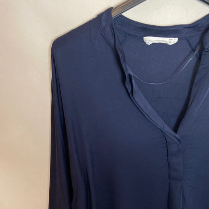 MANGO. Camiseta azul manga larga cuello pico. T.S