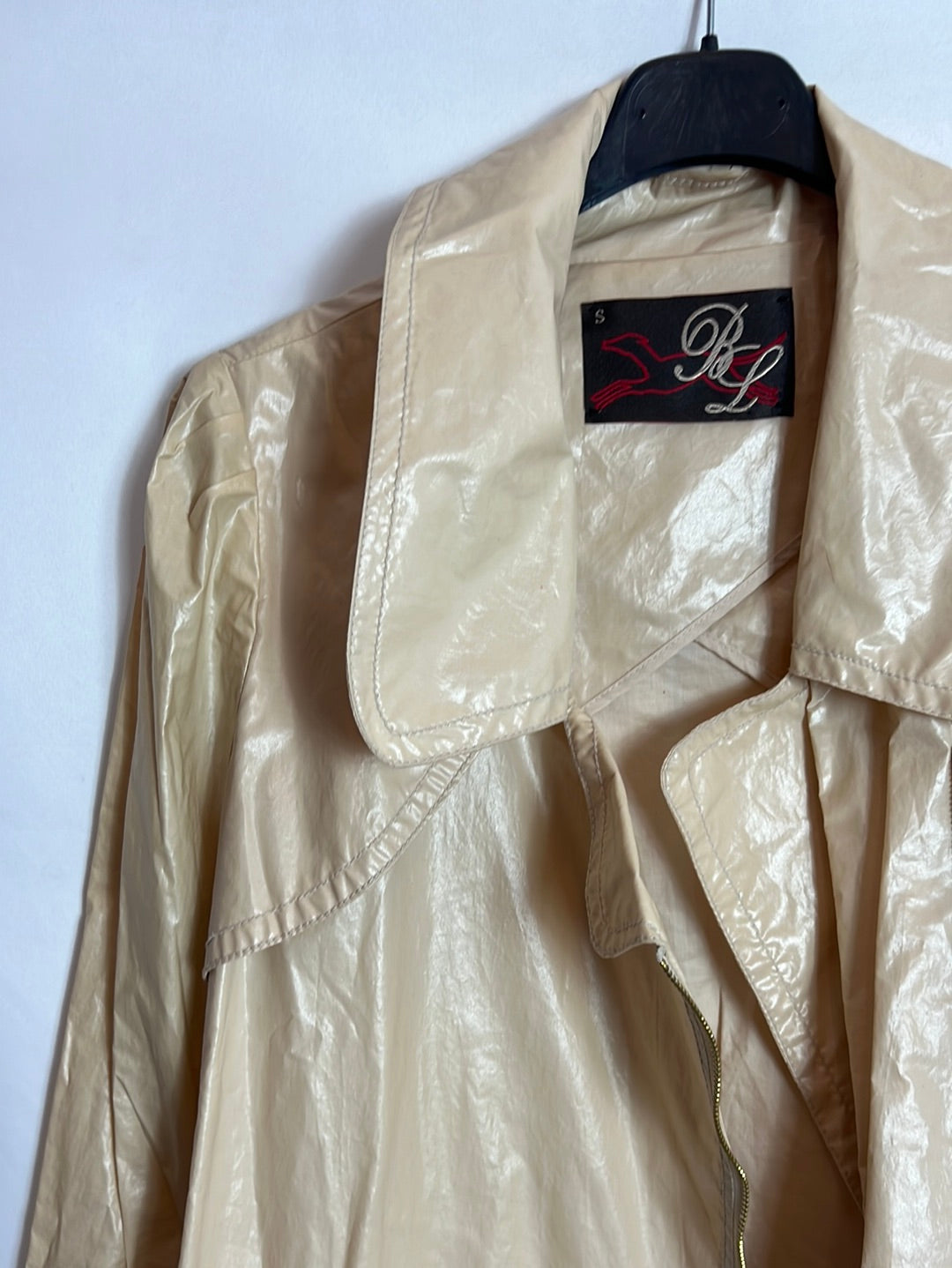 BIMBA Y LOLA. Textured beige midi trench coat. TS