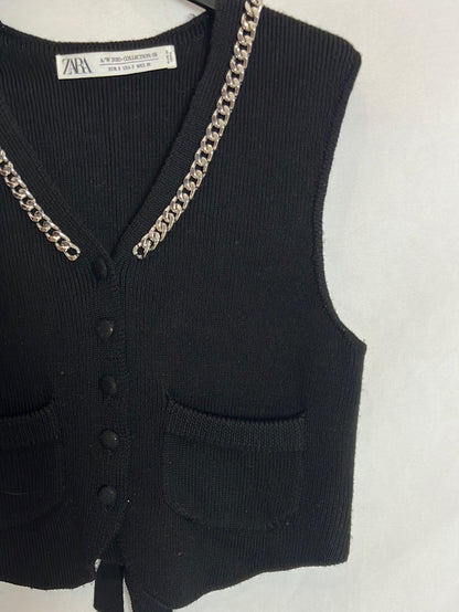 ZARA. Chaleco negro punto detalle cadena. T S