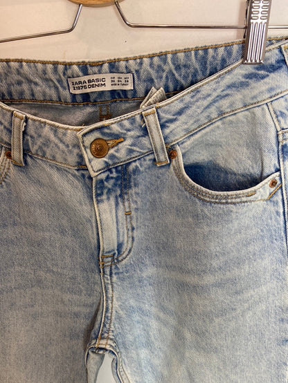 ZARA. Frayed straight jeans size 36