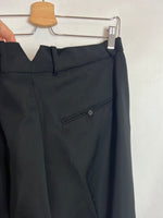 H&M. Pantalón pinzas negro. T 46
