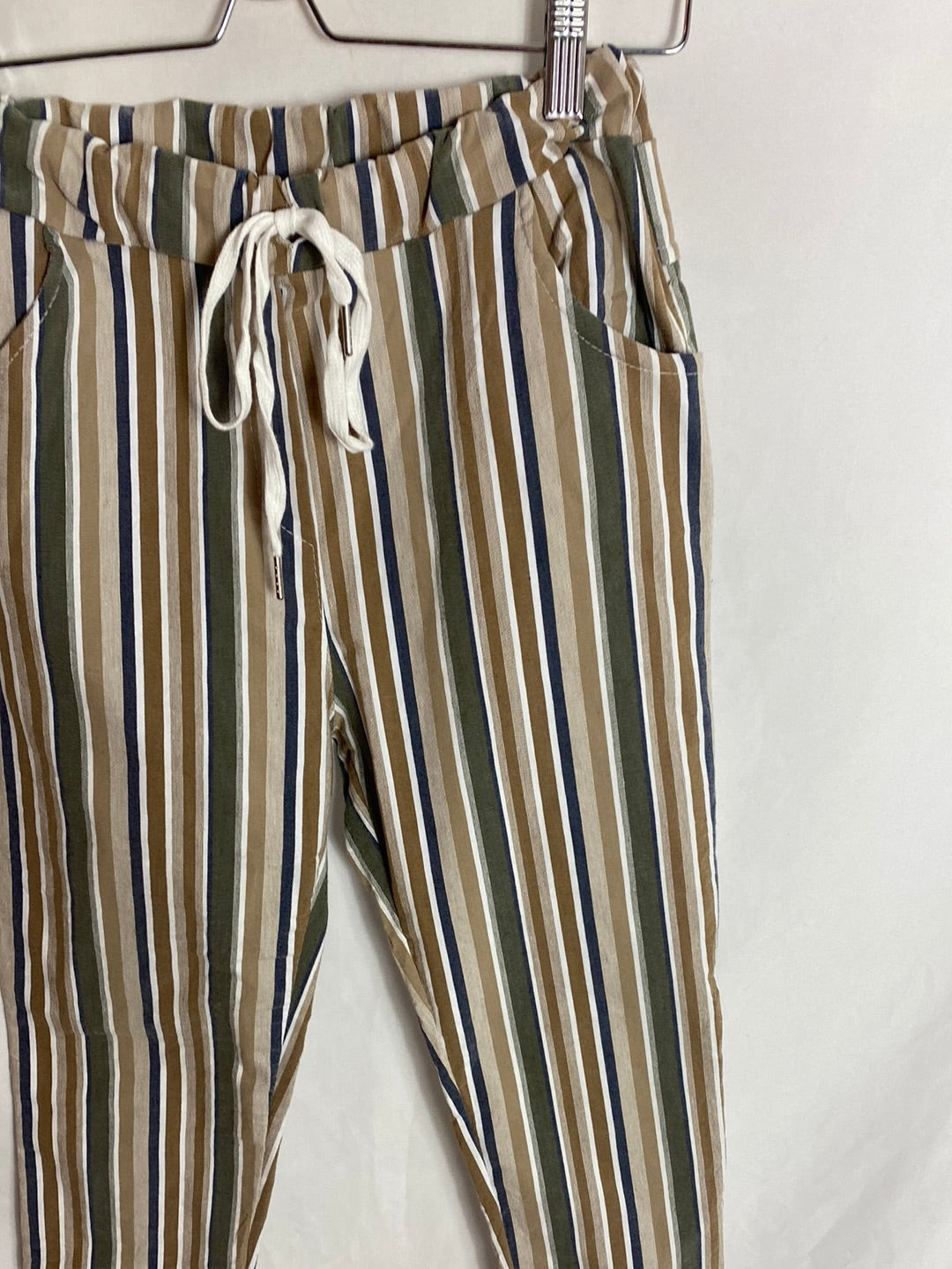 OTRAS. Pantalones rectos fluidos rayas. T.36