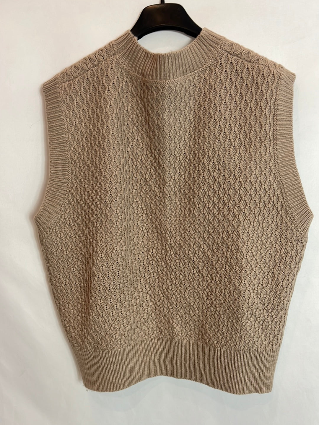 SHEIN. Chaleco beige ochos T.m