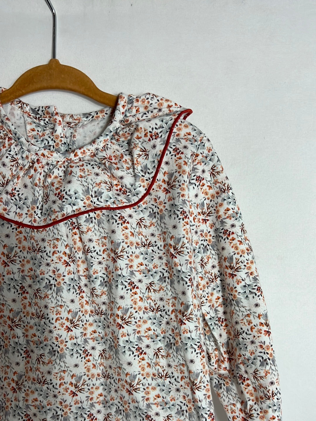 REGINA FOR KIDS. Blusa flores mini tonos naranjas. T 3 años