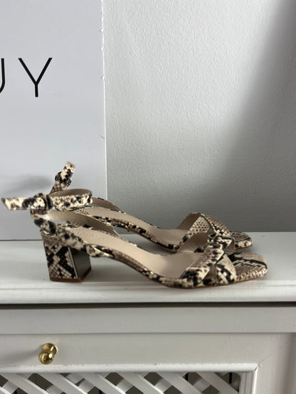 MANGO. Sandalias tacón bajo animal print. T 40