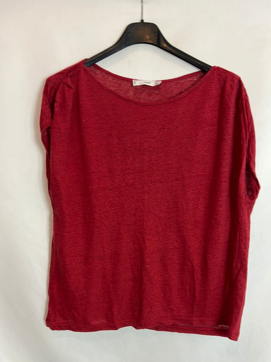 MANGO. Red mottled top with shoulder detail. TS