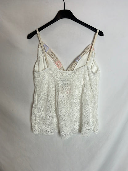 OTRAS.Top encaje blanco  pomponesTU (S/M)