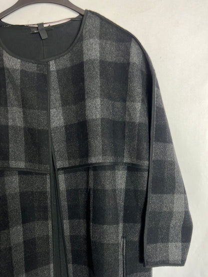TOPSHOP. Abrigo fino cuadros negros y grises. T 36