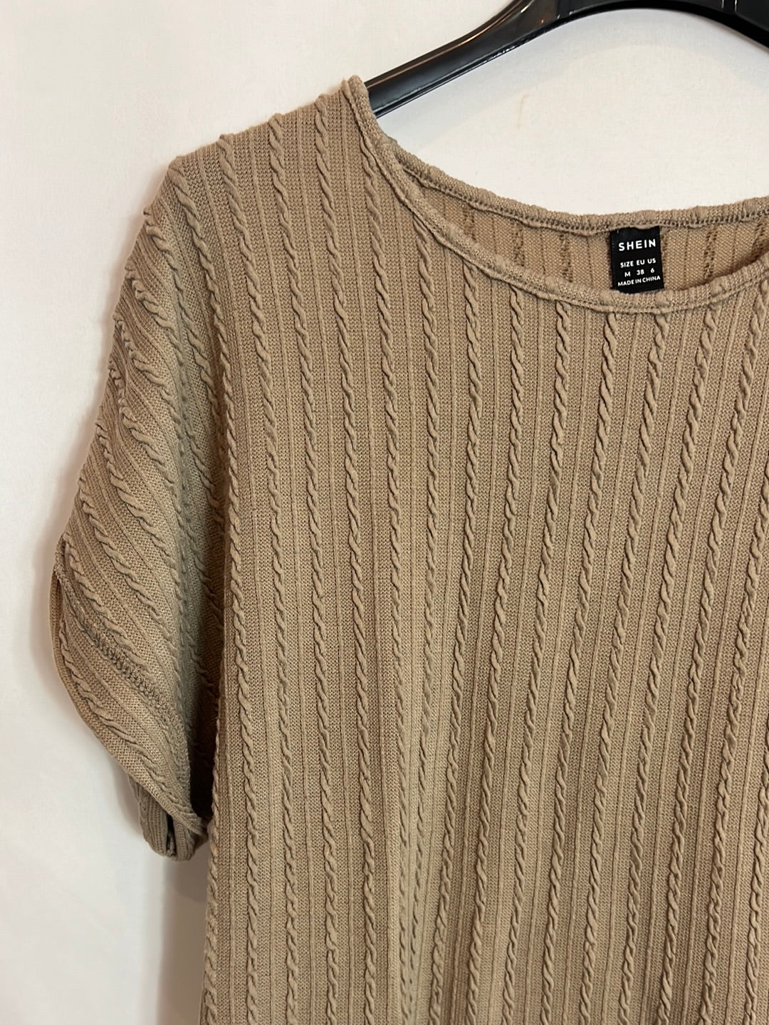 SHEIN. Camiseta beige ochos T.m