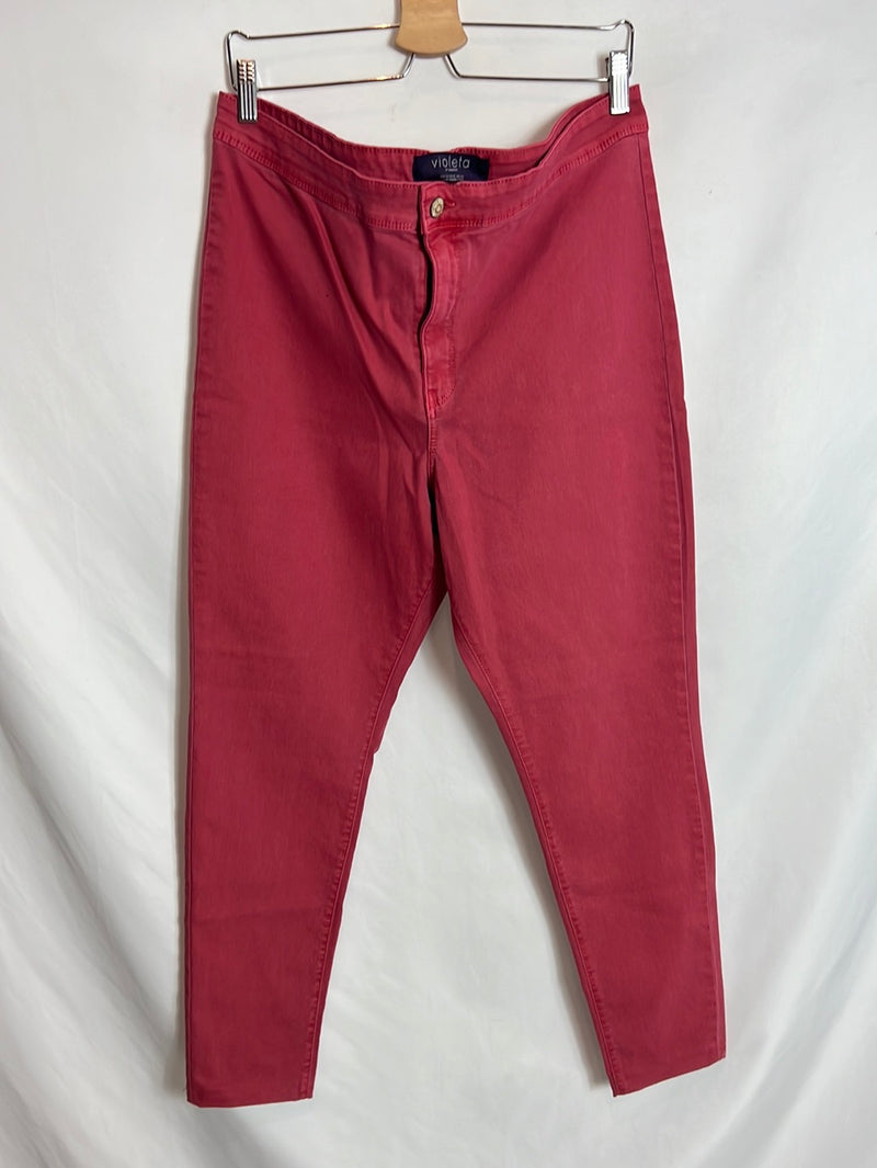 VIOLETA BY MANGO. Pantalones pitillo rojo efecto desgastado. T 50