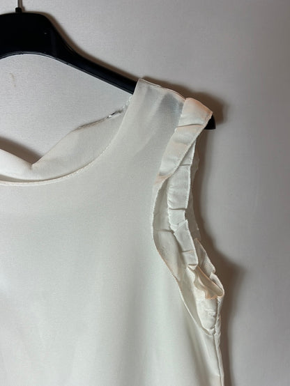 OTHERS. White top with ruffled sleeves. TS