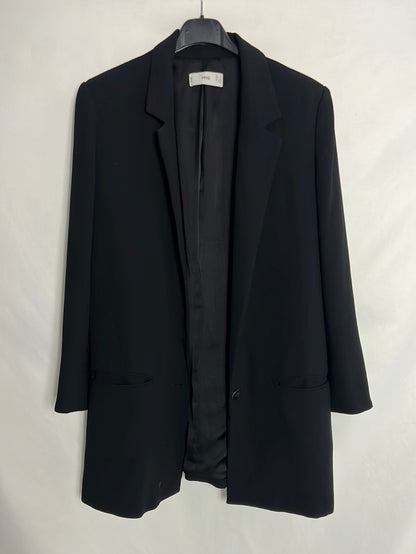 MANGO. Blazer negra fluida larga. T S