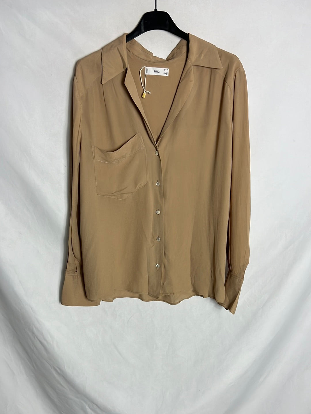 MANGO. Beige flowy blouse with pocket. TS