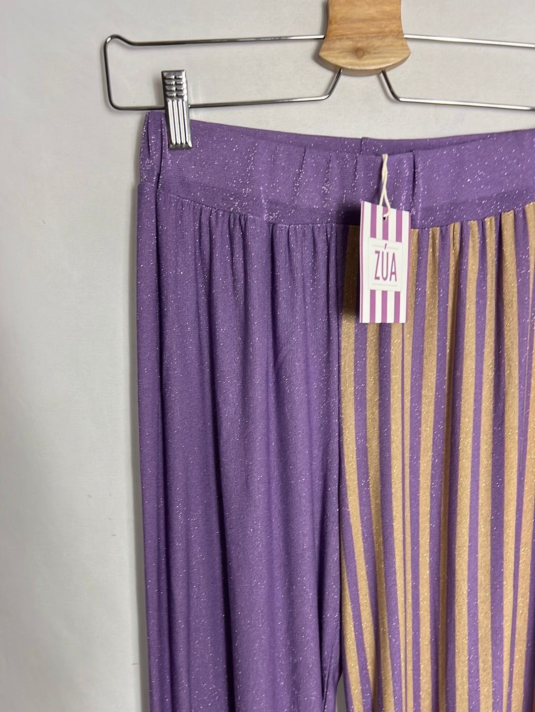ZUA. Pantalón morado rayas fluido. TU (S)