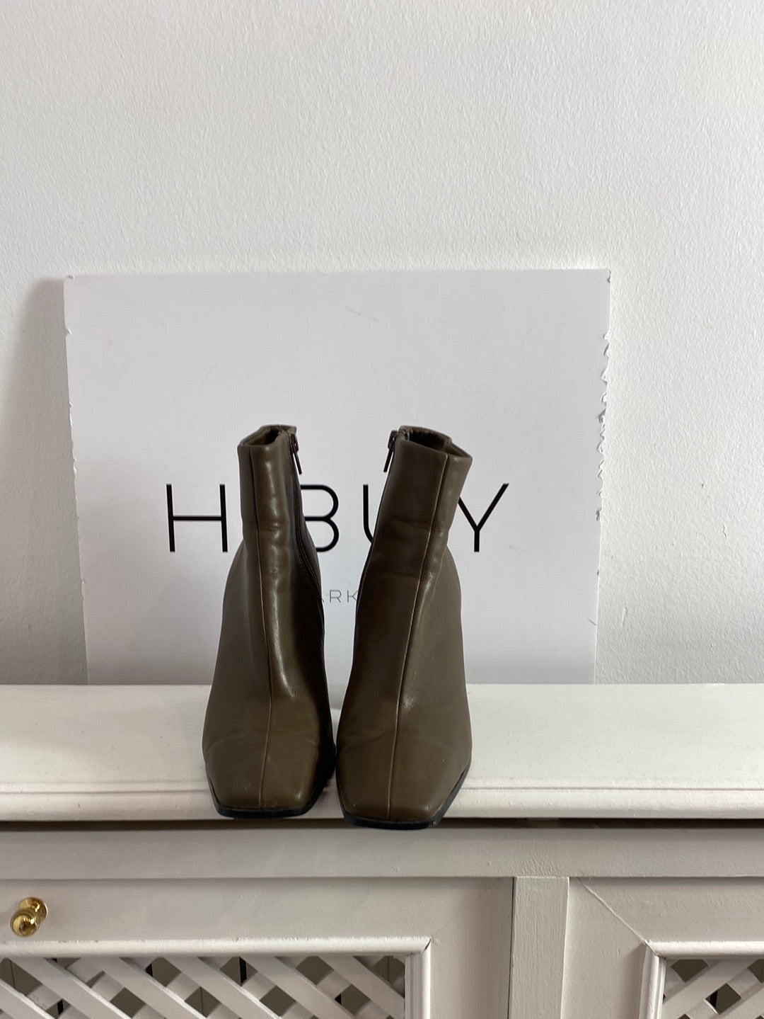 MANGO. Botines polipiel verdes oscuros. T.38