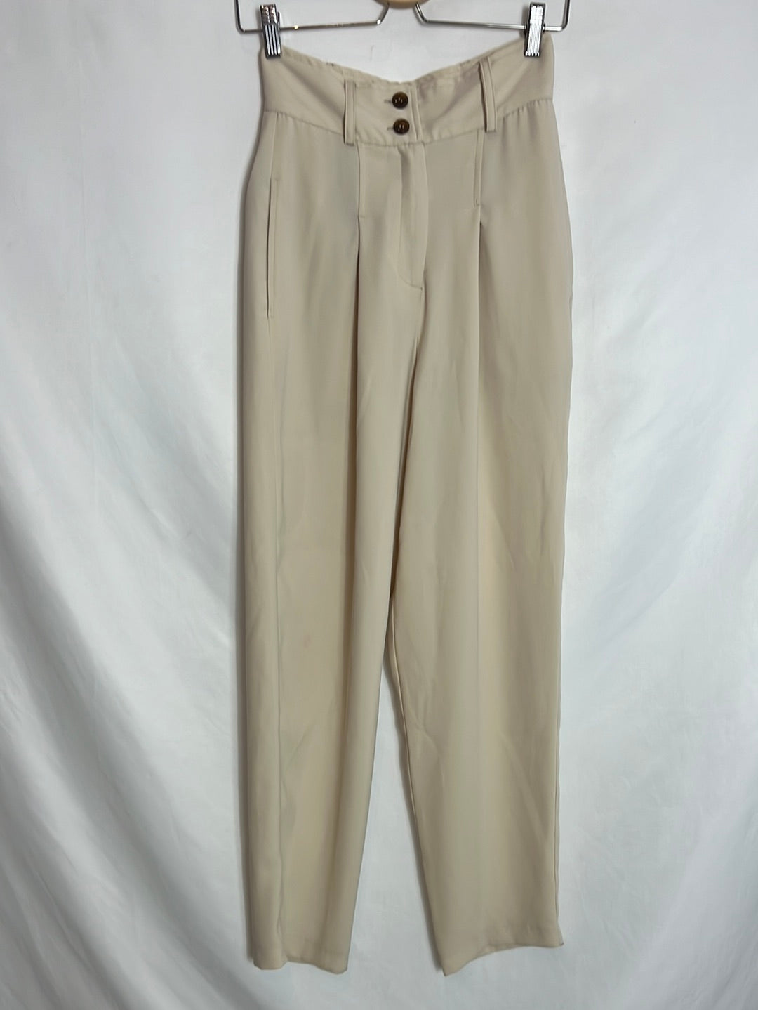 IQ. Total look: blazer and beige flowing trousers. TS/M (tare)