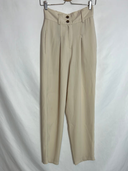 IQ. Total look: blazer and beige flowing trousers. TS/M (tare)