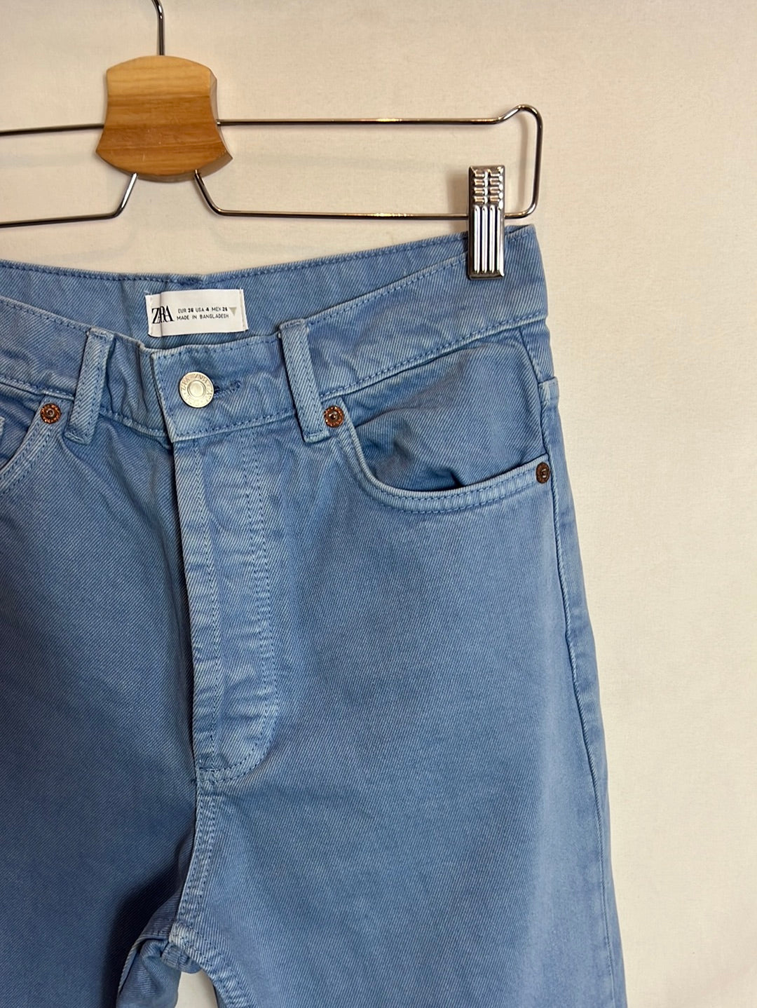 ZARA. Denim rectos azules abotonados. T 36