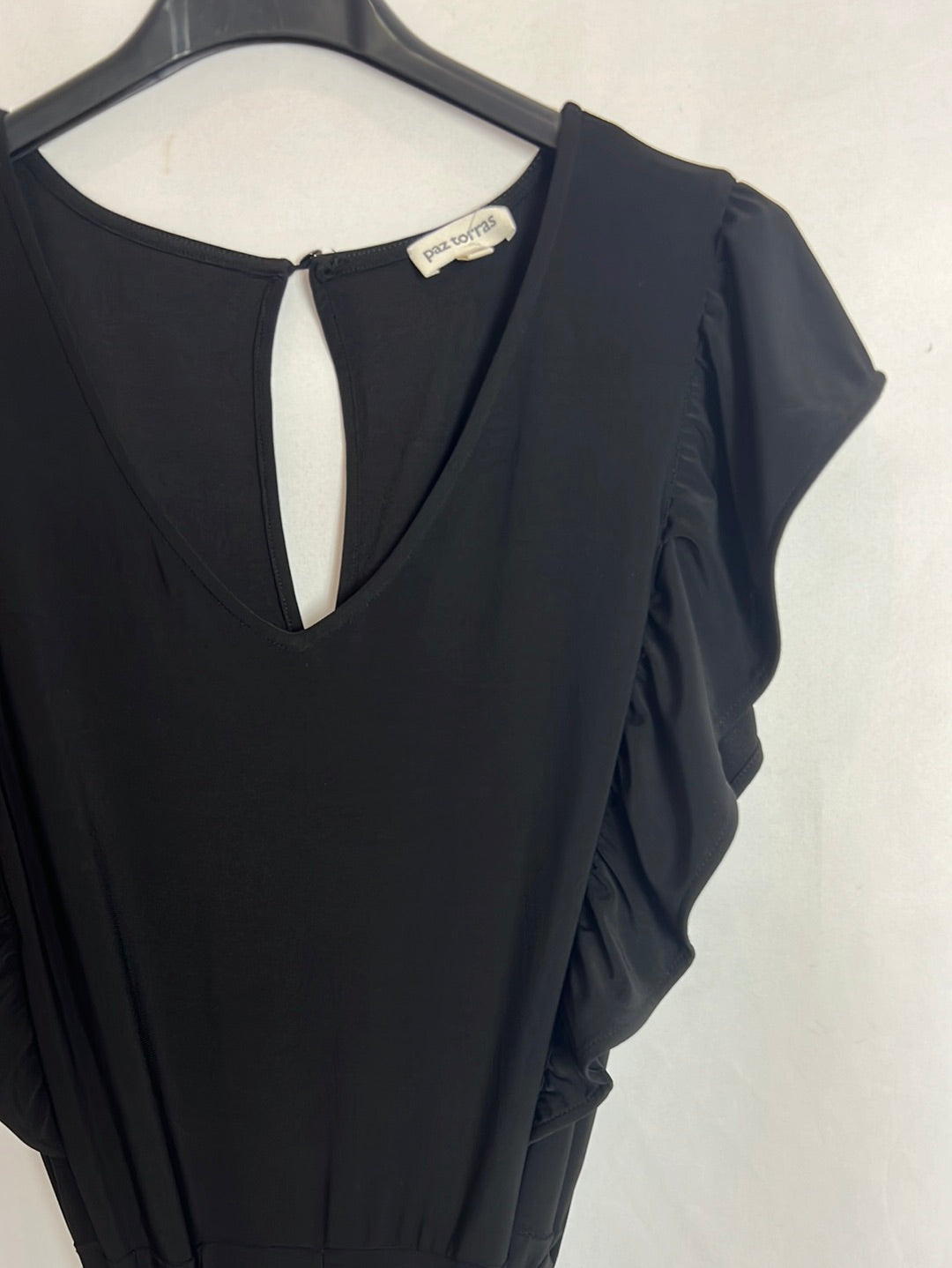 PAZ TORRAS. Mono negro midi manga volante. T 38