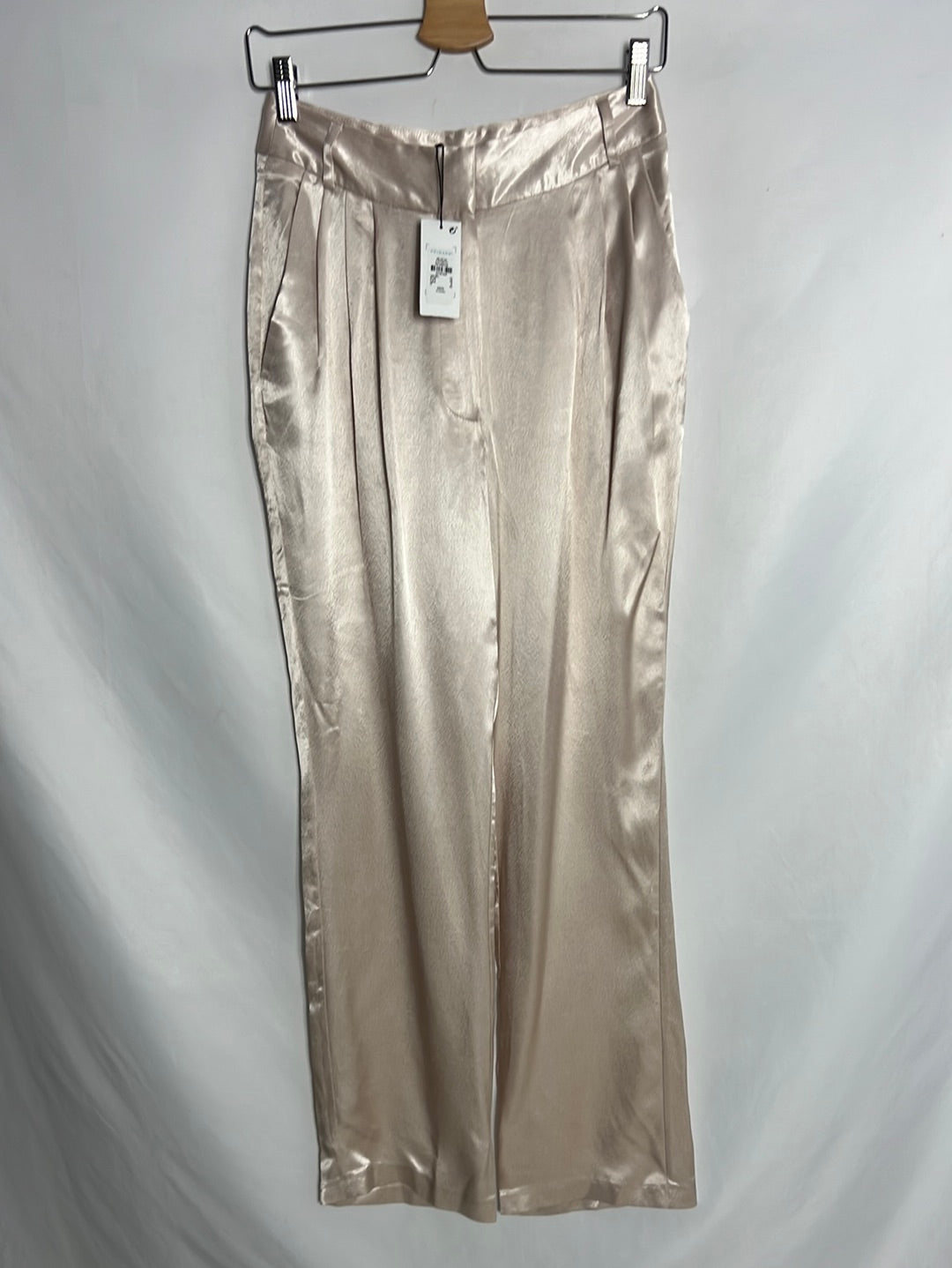 PRIMARK. Pantalones beige satinados. T 38