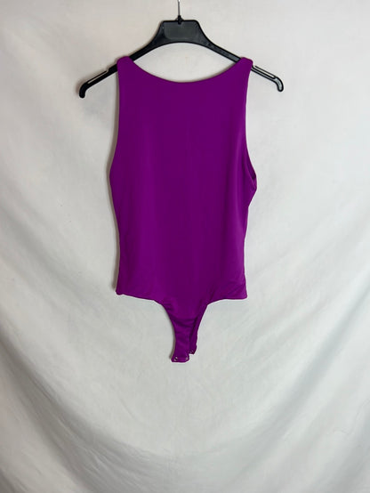 PEZ DE RÍO. Body fucsia cuello halter. T.M