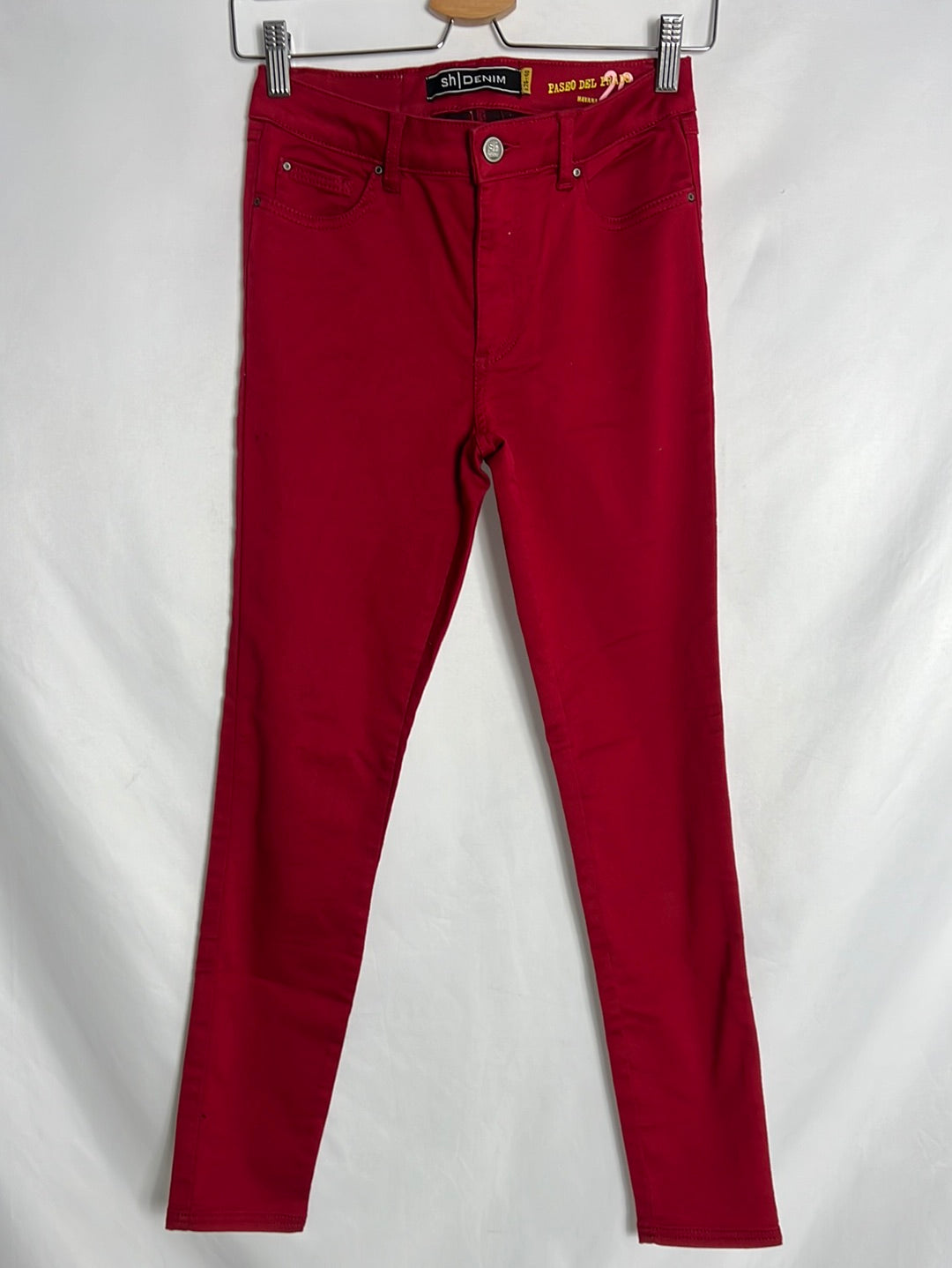 SH DENIM. Pantalón vaquero pitillo rojo. T 26 (34)