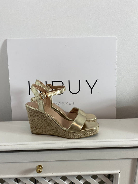 PRIMARK. Sandalias de tacón doradas. T.38