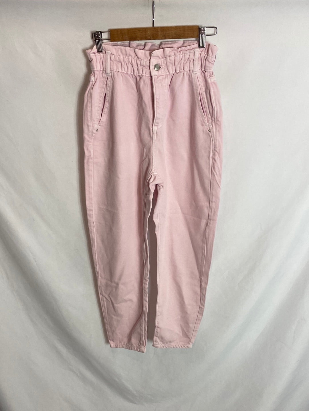 ZARA. Pantalón denim rosa palo. T.36