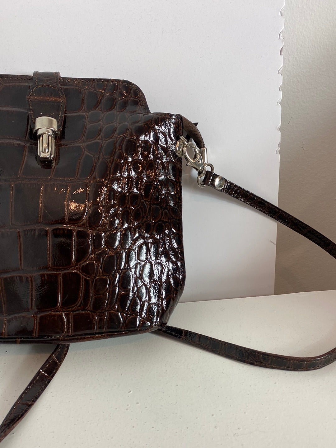 OTROS. Bandolera marrón piel