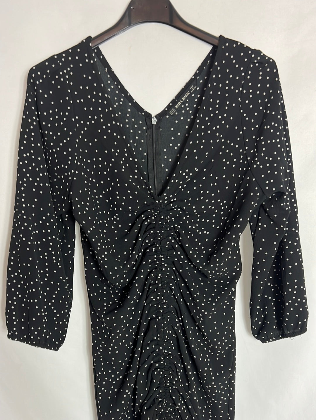 ZARA. Vestido negro lunares fruncidos. T XS