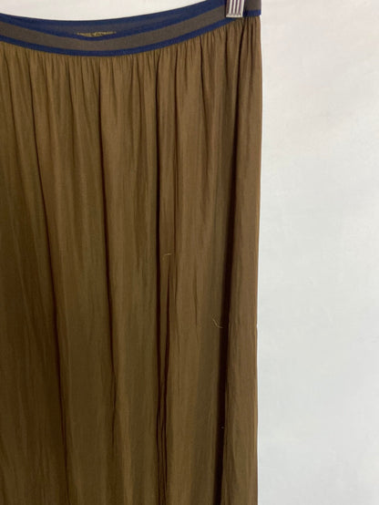 ZARA. Falda larga satinada. T.S