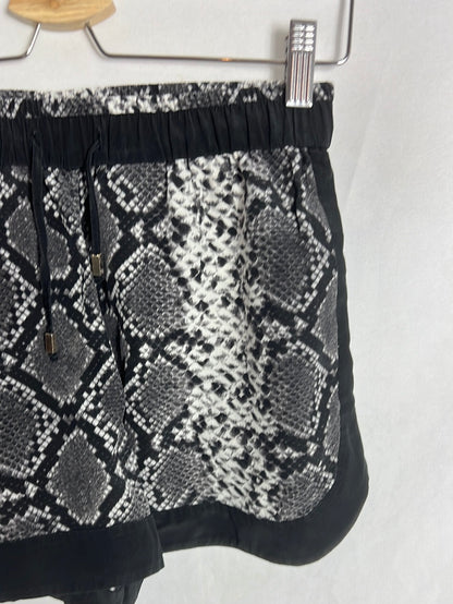 SANDRO. Shorts seda animal print. T 1 (S)