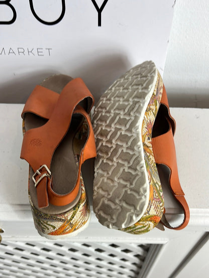 YOKONO. Orange leather sandal S.37