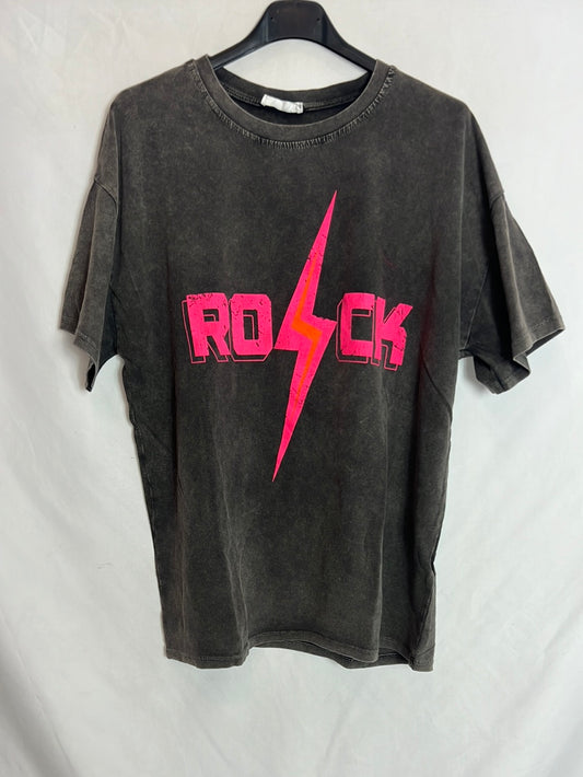 SOMETHING PRETTY. Grey distressed logo T-shirt. Medium/Large