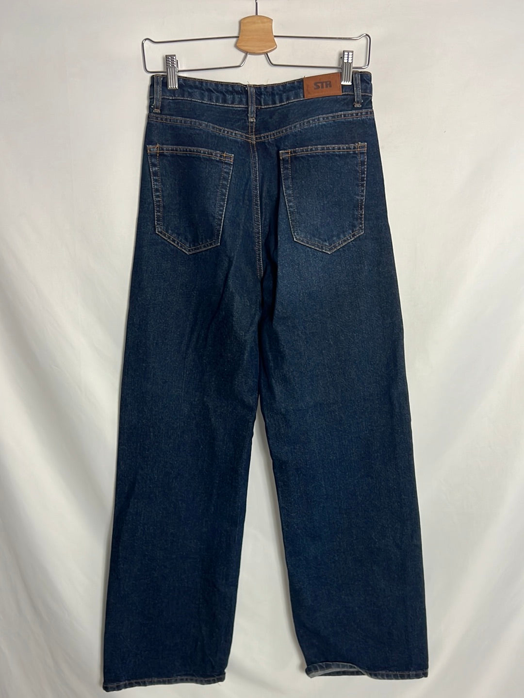 STRADIVARIUS. Pantalón denim pata ancha oscuro. T 38