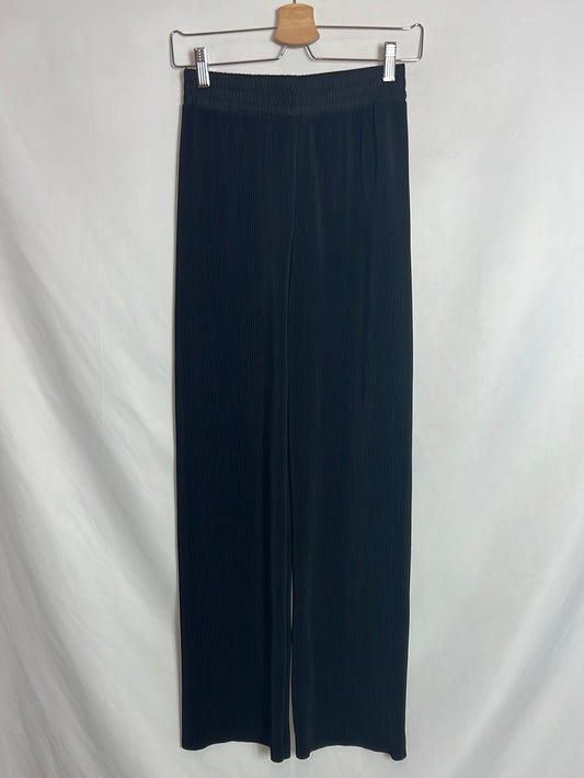 MANGO. Pantalón plisado negro. T XS