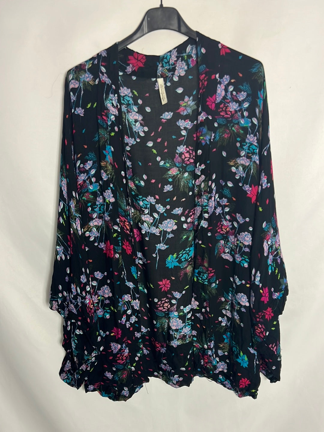 STRADIVARIUS. Black floral kimono. TM