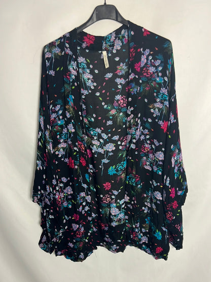 STRADIVARIUS. Black floral kimono. TM