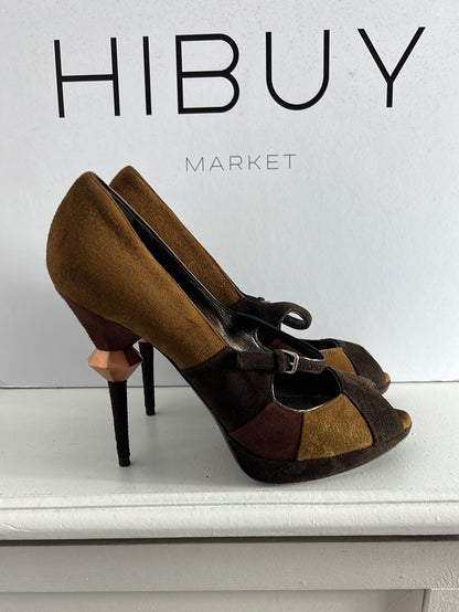 MIU MIU. Tazones peeptoes marrones detalle tacón. T 37,5