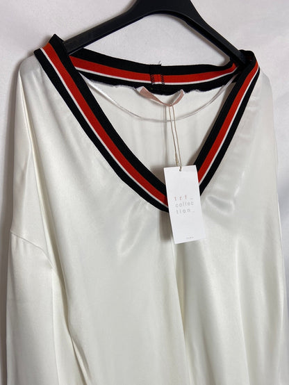 ZARA. Blusa blanca detalle de rayas T.XL