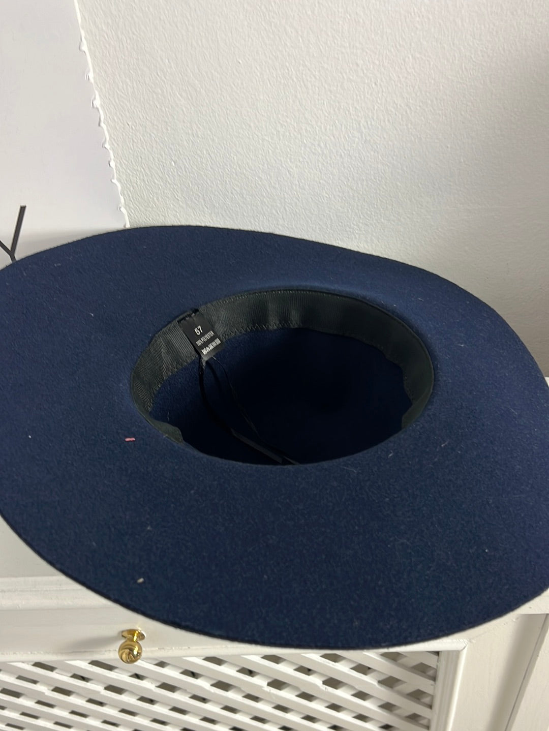 OTHERS. Blue hat with feather detail. T 57