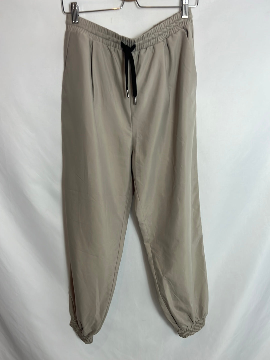 ZARA. Beige joggers. TM