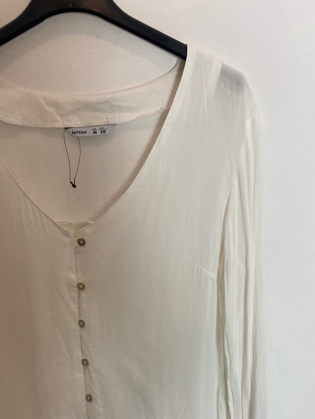 LEFTIES. Camisa blanca botones T.M