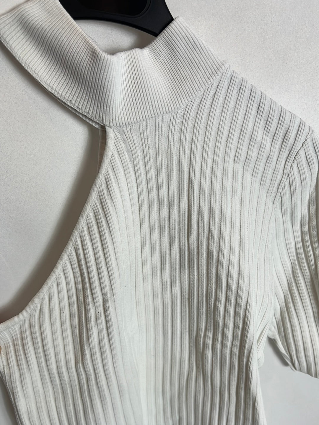 OTHERS. Asymmetrical white top Ts