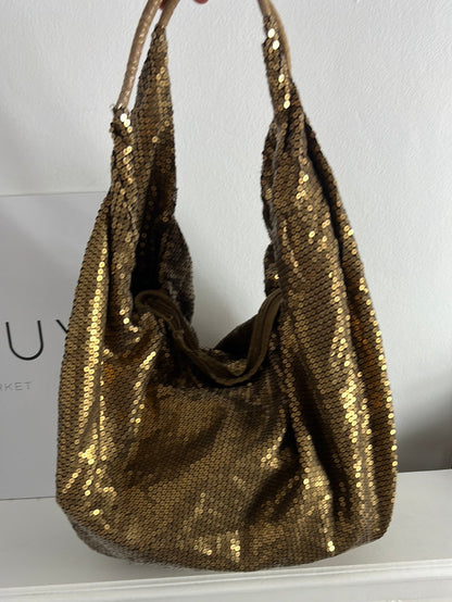 STRADIVARIUS. Bolso dorado lentejuelas