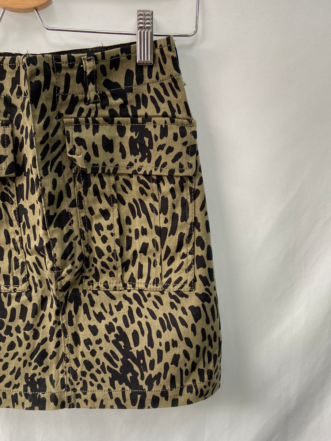ZARA. Falda corta animal print T.XS