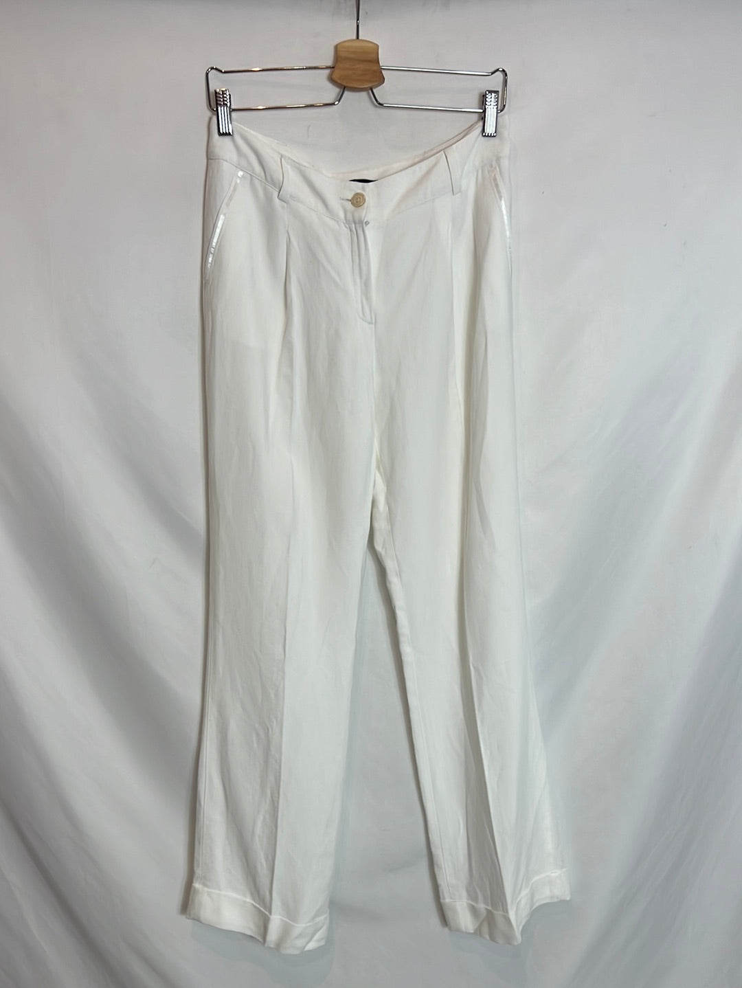 YERA. Flowy white pleated trousers. Size 40
