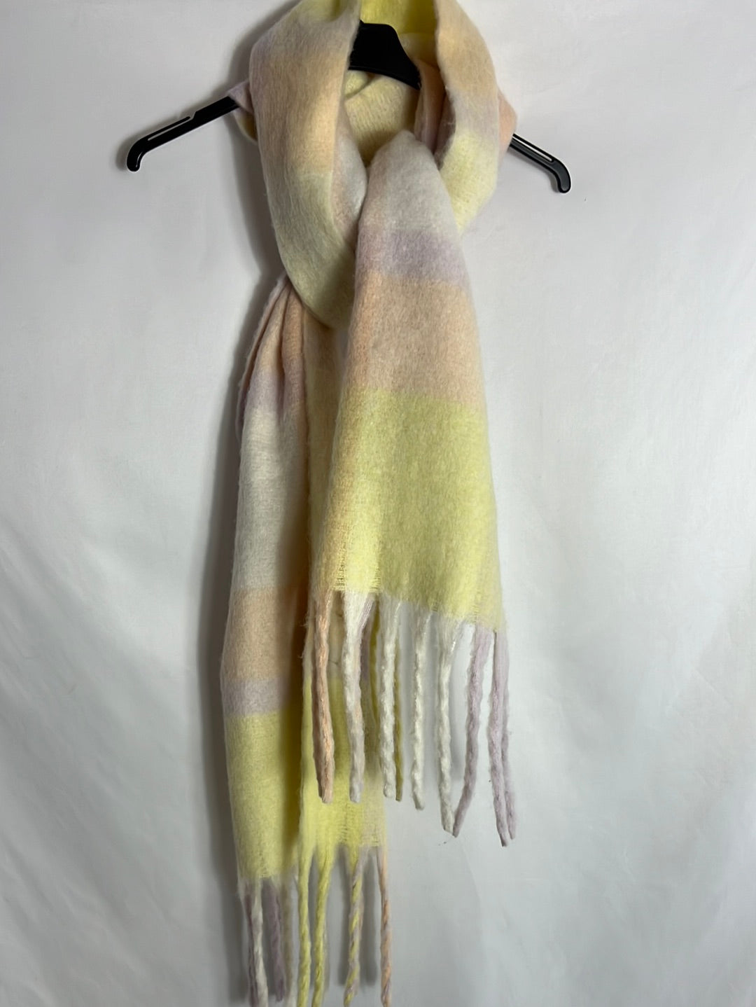 PIECES. Bufanda gruesa tonos pastel